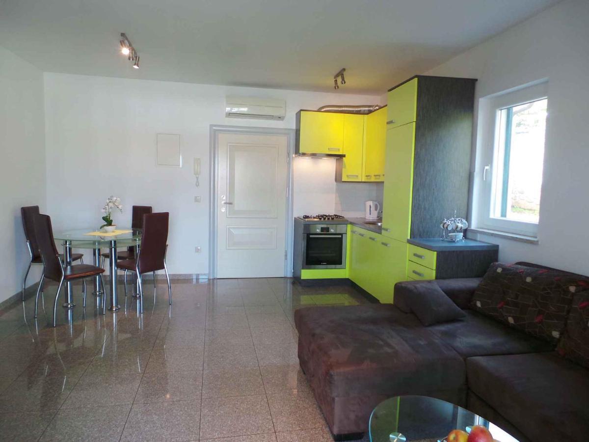 Holiday Home In Malinska/Insel Krk 13031 Luaran gambar
