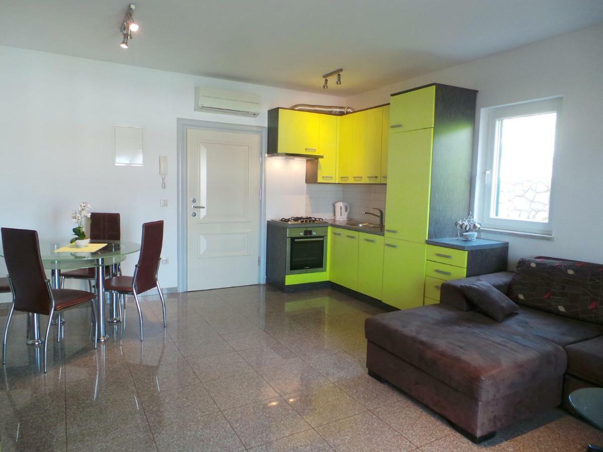 Holiday Home In Malinska/Insel Krk 13031 Luaran gambar